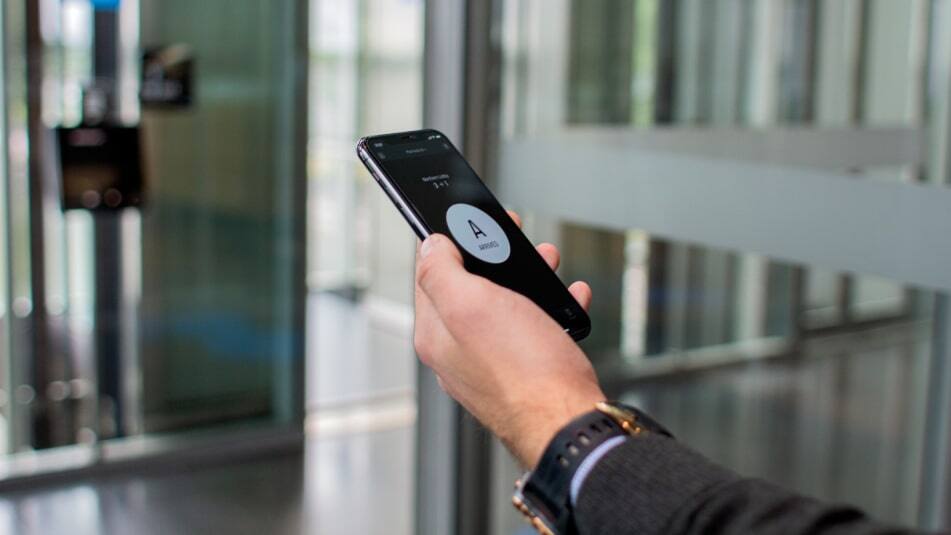 img_elevator-call-smartphone-app_951x535